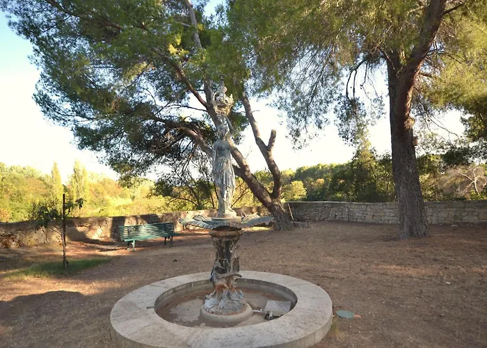 With Pool Amid Vineyards And Near The Appartement *